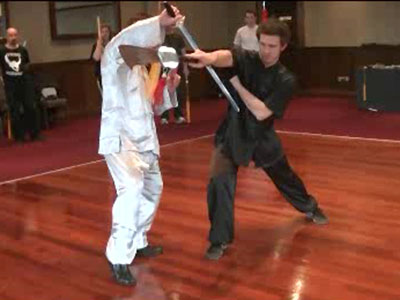 Schwert gegen Hellebarde